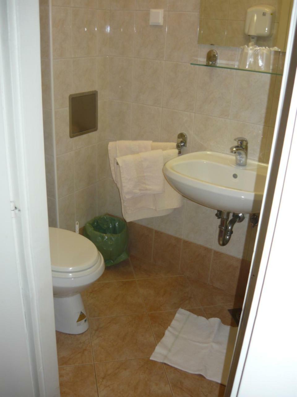 Polzevo Hotel Visnja Gora Ngoại thất bức ảnh